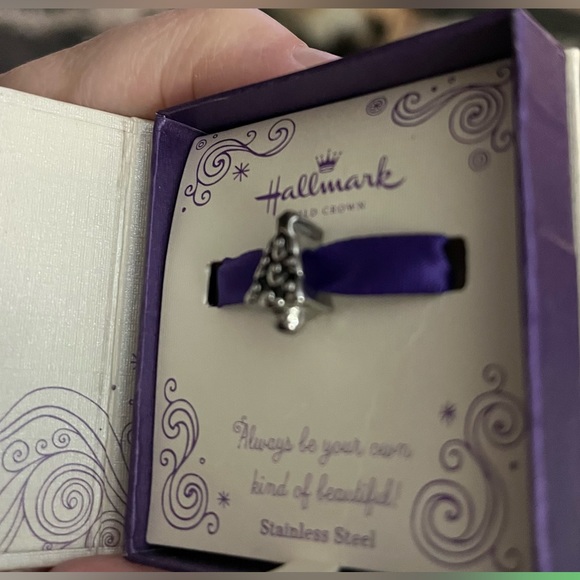 Hallmark Connections Christmas Tree Charm. - Picture 3 of 5